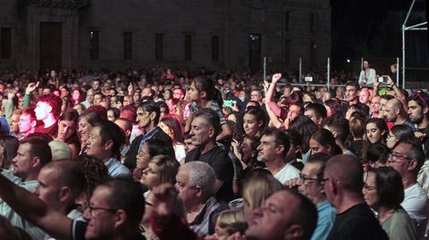 Miles de personas presenciaron el concierto de Edurne, el de la cuarta noche de las fiestas de agosto de Monforte
