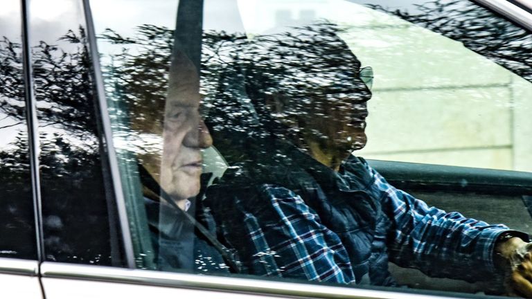 El rey emérito aterriza en A Coruña antes de trasladarse a Sanxenxo