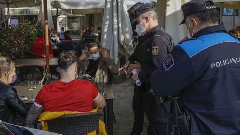 Despliegue policial en las terrazas de Santiago 