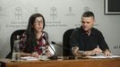 El portavoz parlamentario de Podemos Asturies, Rafael Palacios (d), y la responsable de Organización, Alba González,