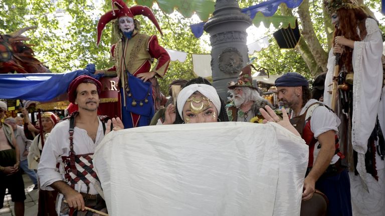 Fiesta, historia y fantasía: arranca la <span lang="gl">Feira das Marabillas</span> de A Coruña