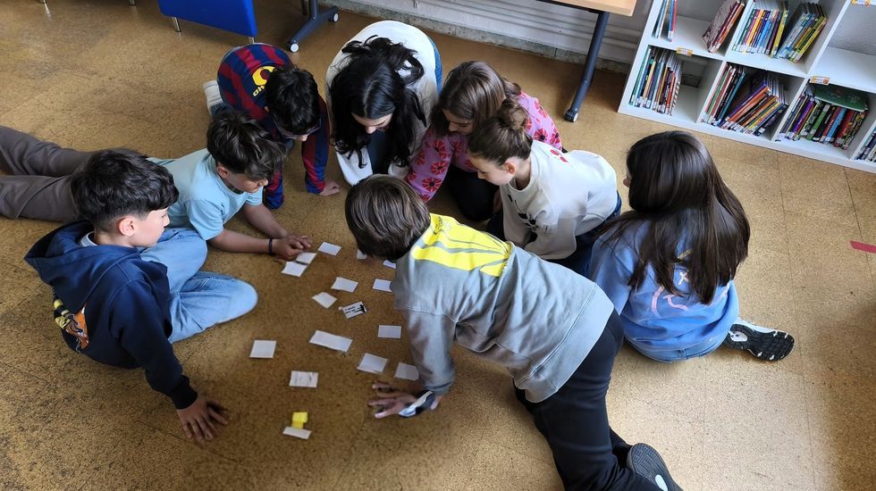 Pequenos do colexio Berganti�os, nunha das actividades da Semana do Libro e a Lectura 