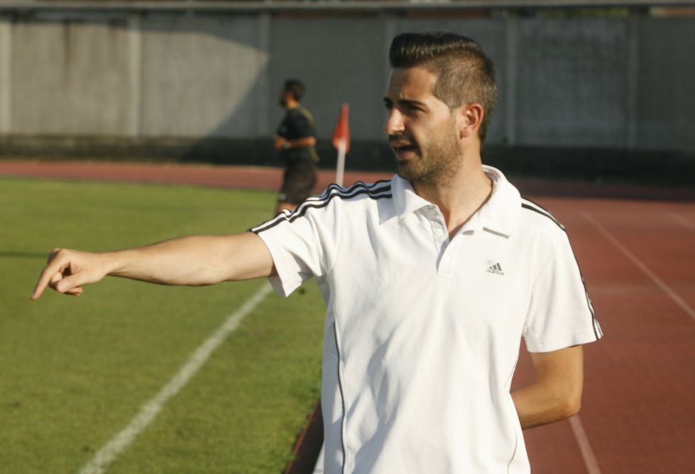 David P�ez da instrucciones en un partido del Calasancio de la pasada pretemporada. 
