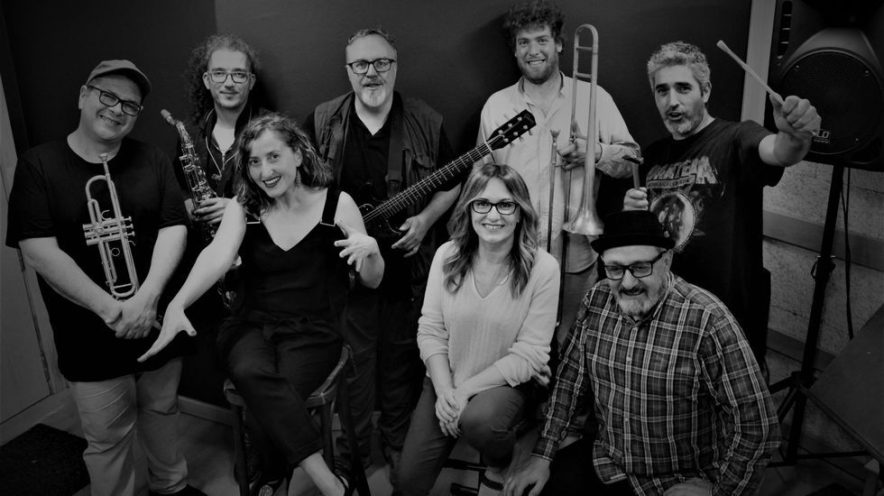 La banda lucense Man de Santo ofrece un concierto en el Clavic�mbalo