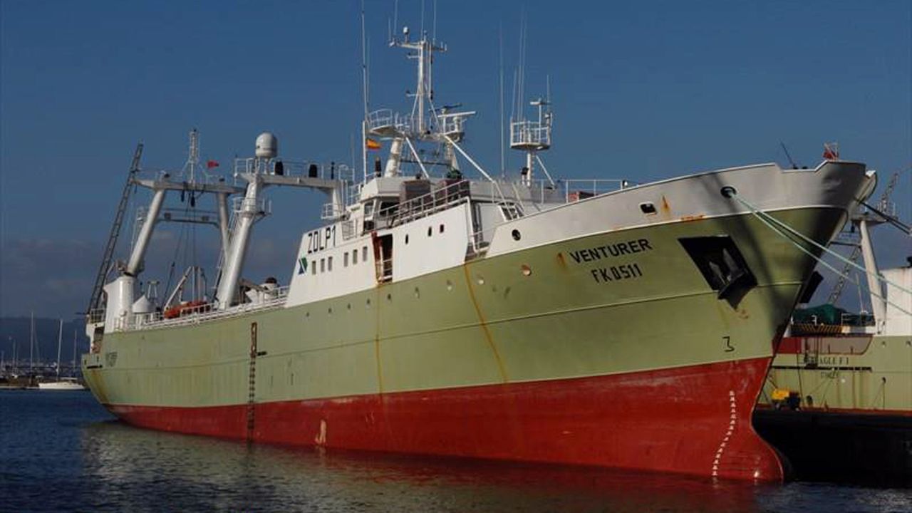 Avin de Air Europa realiza un aterrizaje de emergencia en Brasil tras fuertes turbulencias.Arturo y Vctor Salano estn detrs de A Lareira, el nuevo local hostelero que hace esquina en la plaza de San Clemente. Padre e hijo han diseado juntos una carta especializada en carnes y cada detalle del establecimiento, al que quieren imprimir un ambiente familiar. Estamos abiertos a sugerencias, a aprender y crecer.