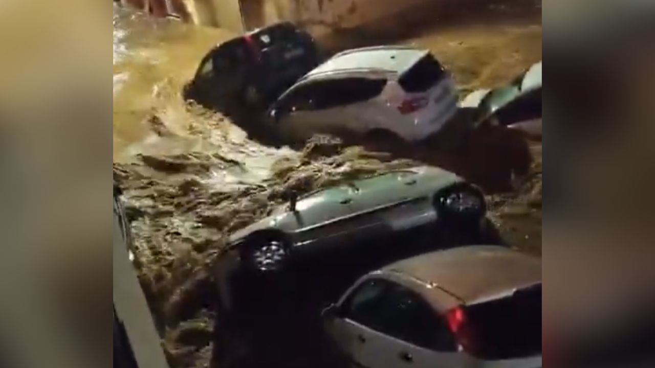 Personas atrapadas en los tejados y carreteras cortadas por la dana Adam que azota Levante