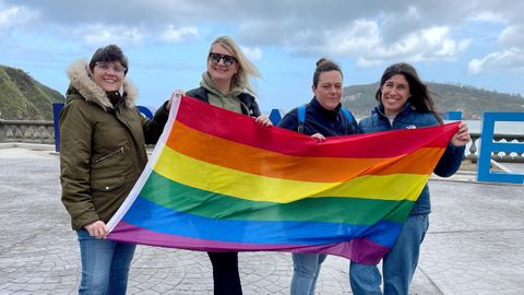 De izquierda a derecha, Mónica, Rebeca, Esther y Sara, las integrantes de la comisión de fiestas de San Antonio y promotoras de la fiesta del orgullo gay
