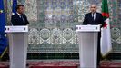 El presidente de Francia, Emmanuel Macron, junto a su homólogo de Argelia, Abdelmadjid Tebboune, este viernes, en Argel