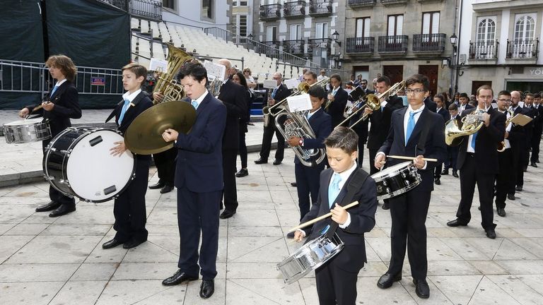 Imagen de archivo de la Banda Municipal O Landro durante una actuación en la Praza Maior