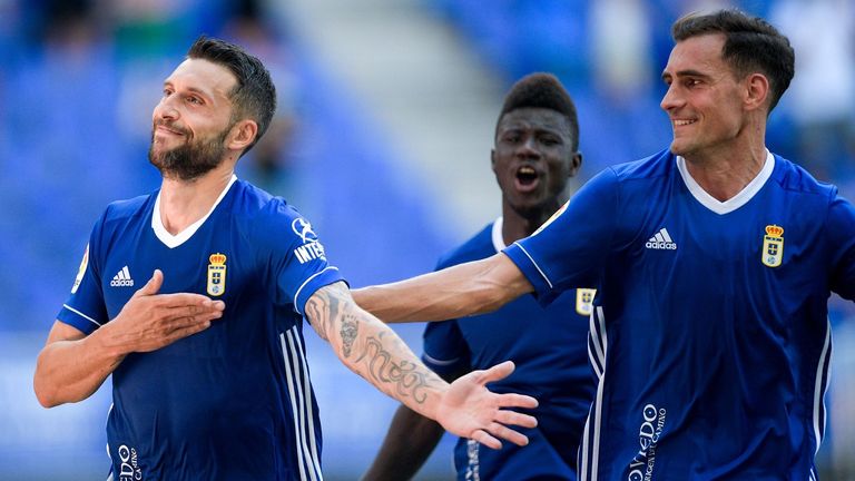Borja Bastón, Dani Calvo y Samuel Obeng celebran el 1-0 ante el Cartagena