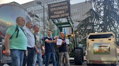 Ganaderos protestan en Oviedo por la situación del sector
