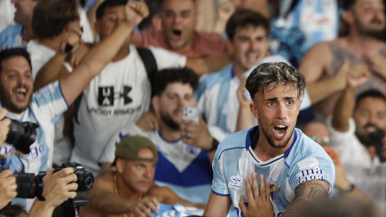 El Málaga vence en Almería para regresar a Primera ocho años después (1-2)