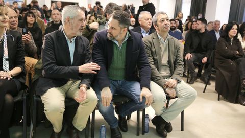 Abascal conversando con el candidato a la Xunta, lvaro Daz-Mella, el domingo en Pontevedra. 