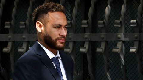 Neymar, en su salida de la Audiencia de Barcelona.