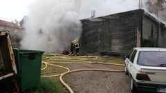 Labores de extinci�n de los Bombeiros de Pontevedra
