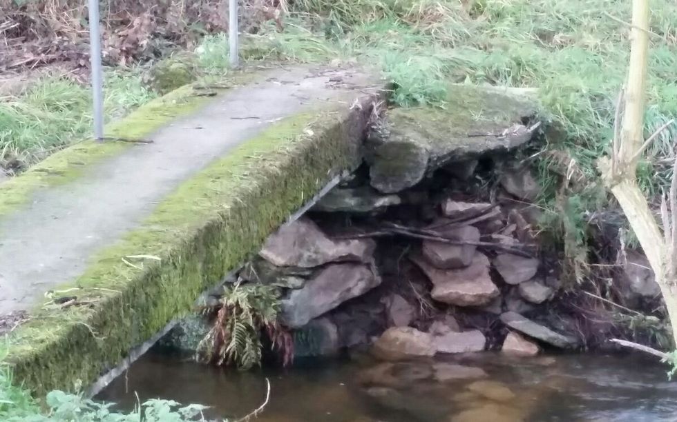 Los hosteleros de la comarca de Sarria disfrutaron de un d�a al otro lado de la barra.<span lang= es-es >Pasarela en mal estado</span>. Las �ltimas lluvias empeoraron todav�a m�s el estado de la �nica pasarela que permite cruzar hacia San Marti�o de Requeixo desde la zona de As �nsuas.