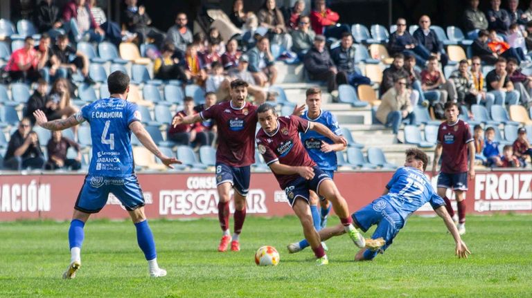 El Pontevedra sigue instalado en el empate y no puede con el Ourense (0-0)
