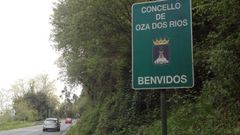 Imagen de archivo de un letrero del concello de Oza dos Ros, que se fusion en el 2013 con Cesuras