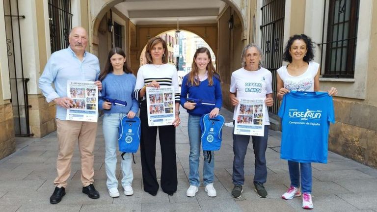 La concejala de Deportes, Conchita Méndez, presenta el VI Campeonato de España de Láser Run en Oviedo