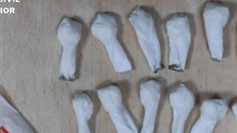El fuerte olor a marihuana delata a un traficante de cocaína y hachís en Cangas
