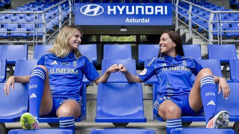 Eva D�ez y Ana Buceta, en el Carlos Tartiere