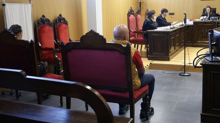 El forense que examinó a un bebé de tres meses con una fractura craneal y las piernas rotas descarta un accidente: «Hubo riesgo vital»