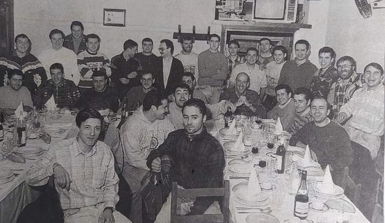 Reunión de la asociación de discobares de los «domingonos», en Pola de Siero, a mediados de los noventa