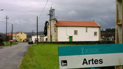 Iglesia y cementerio de Artes, en Carballo