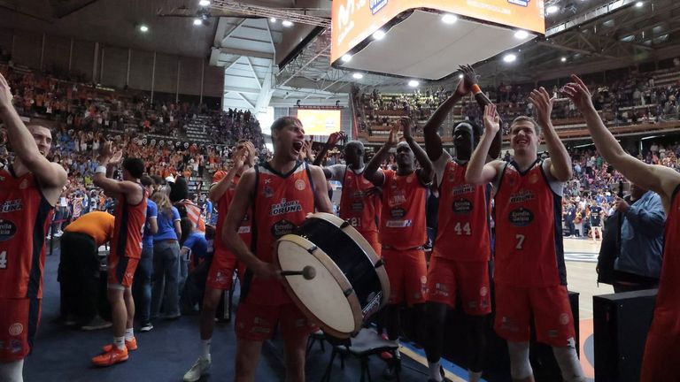 Un Leyma Coruña brillante que ya roza la Liga Endesa
