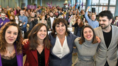 Ximena Cheda, candidata por Lugo; Ione Belarra, Isabel Faraldo, Irene Montero y Borja San Ramn, secretario xeral de Podemos, este medioda en A Corua.