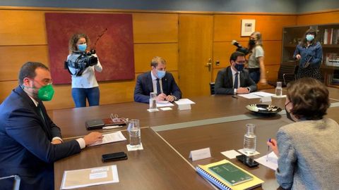 Primera reuni�n entre Foro y PSOE para la reforma del Estatuto