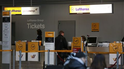 Mostradores de Lufthansa y Germanwings (su filial de bajo coste), en el aeropuerto de El Prat.