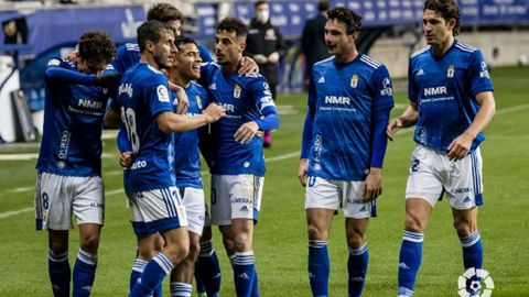 Los jugadores celebran el gol de Nahuel al Fuenlabrada