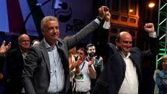 Iñigo Urkullu y Andoni Ortuzas celebran la victoria del PNV en las elecciones vascas