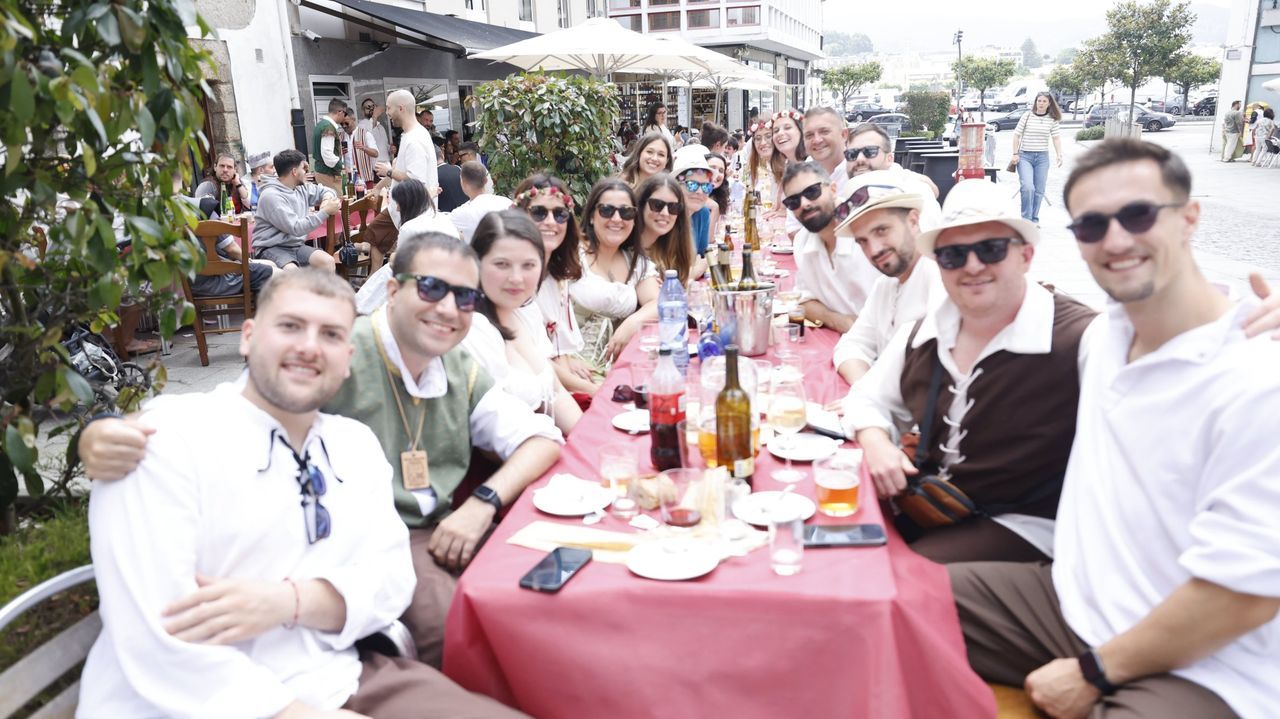 Los oficios tradicionales protagonizan la Festa Etnogr�fica de Lo�o�.Las comidas de la feria, uno de los grandes atractivos de la celebraci�n
