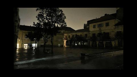 Plaza del Teucro a oscuras, en una imagen difundida por el PP