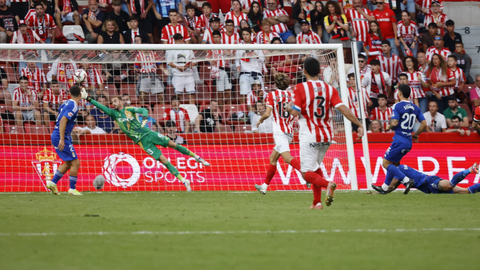 Derbi asturiano entre el Real Sporting de Gijon y el Real Oviedo en El Molin�n