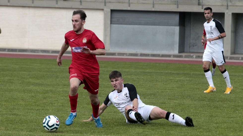 Ux�a Garelo en el apeadero de C�ltigos, el �nico que se mantiene en esa l�nea