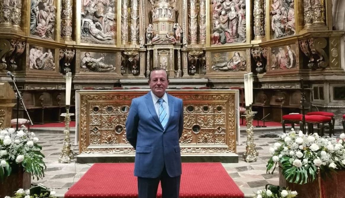 Manuel Nin, en la catedral de Astorga, durante un viaje.
