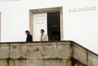 Anido (izquierda) abandona el juzgado tras prestar declaraci�n 