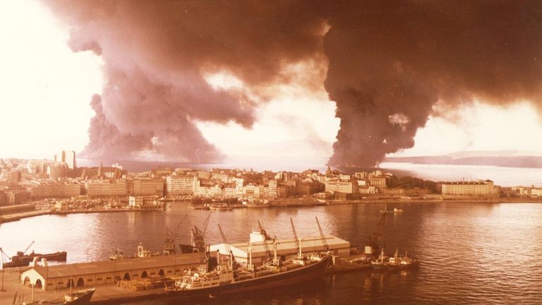 Cronología del humo negro del Urquiola que cubrió Galicia: «A las dos menos cuarto fue la gran explosión»