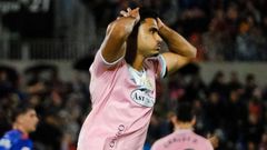 Youness se lamenta de una ocasi�n durante el Eldense-Oviedo