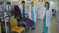 Gema Muñoz, Ana Alas y Paula Buyo, pediatras de la unidad de oncologia infantil del Hospital Teresa Herrera de A Coruña, el materno del Chuac. 