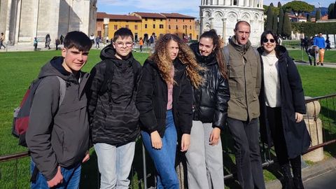 El grupo del María Sarmiento, en Pisa