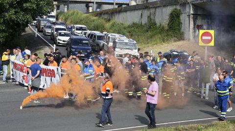 Manifestacin de los trabajadores de Navantia, en las inmediaciones del acceso a la autopista