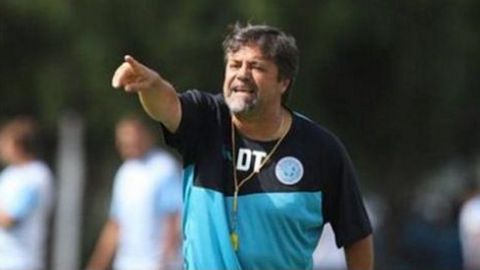 El entrenador argentino Ricardo Caruso