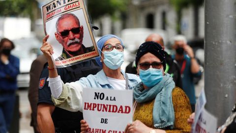 Un grupo de marroquíes, en una manifestación este martes en Madrid contra el líder del Polisario, Brahim Gali