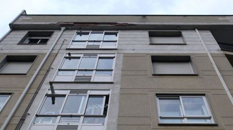 Lo que se desprendi es un trozo de fachada de la parte alta del edificio, entre el suelo de la azotea y el techo del cuarto piso 