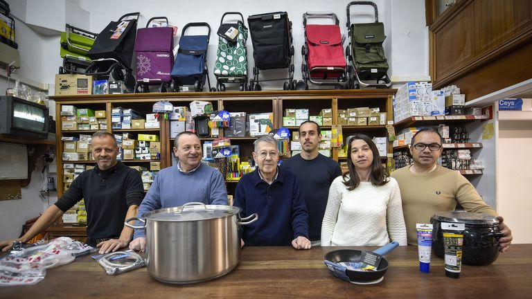 La ferretería que desafía a las grandes marcas en la milla de oro de Pontevedra