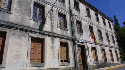 El antiguo cuartel de la Guardia Civil se vende por 190.000 euros y es idóneo para un hotel por sus grandes instalaciones